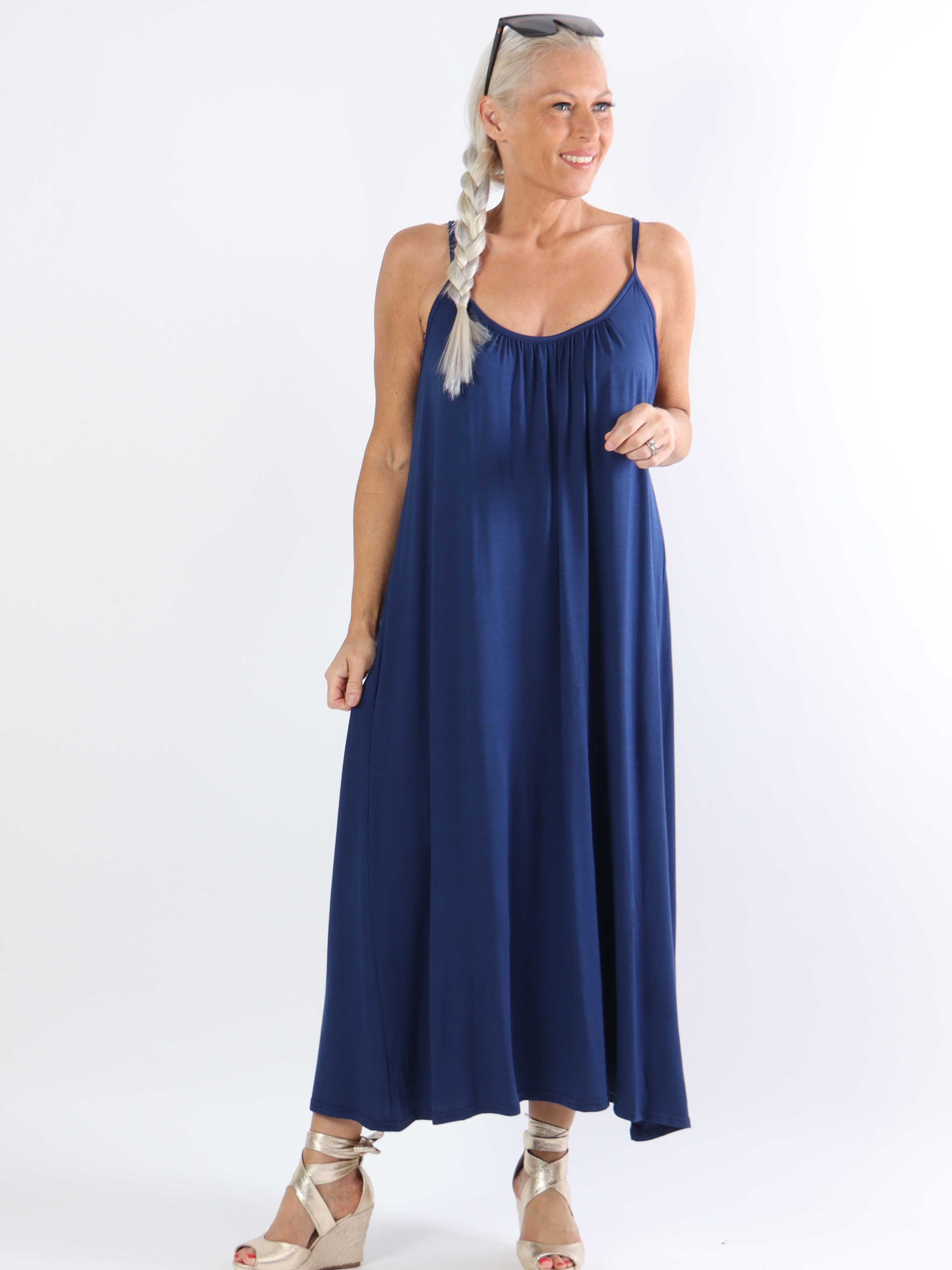 Olivia - Lång plus size-klänning med band i viskos